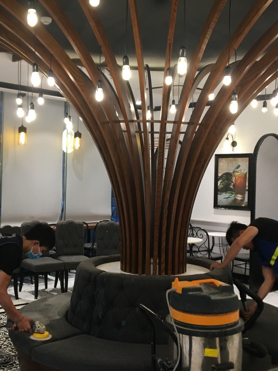 Hồ Tiến RTC giặt ghế cho quán cafe